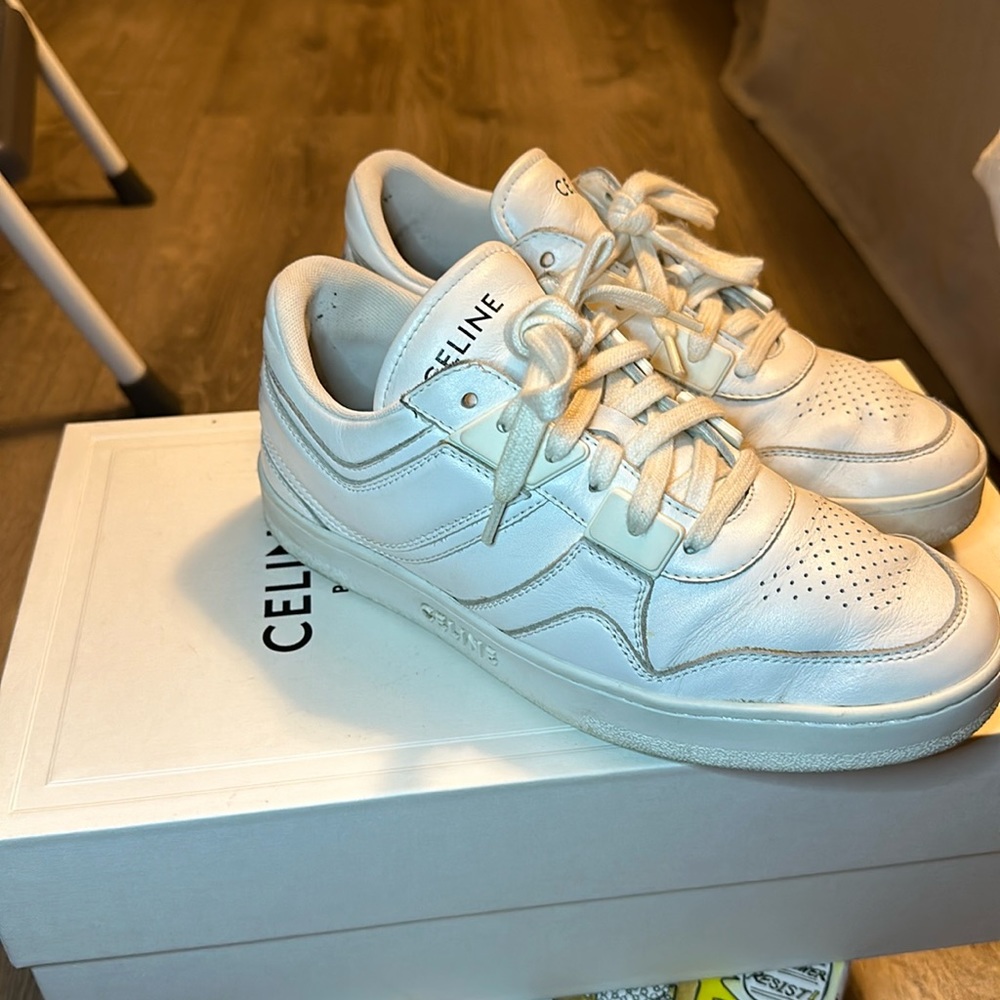 CELINE TRAINER LOW LACE-UP SNEAKER IN CALFSKIN
OPTIC WHITE
SIZE 38